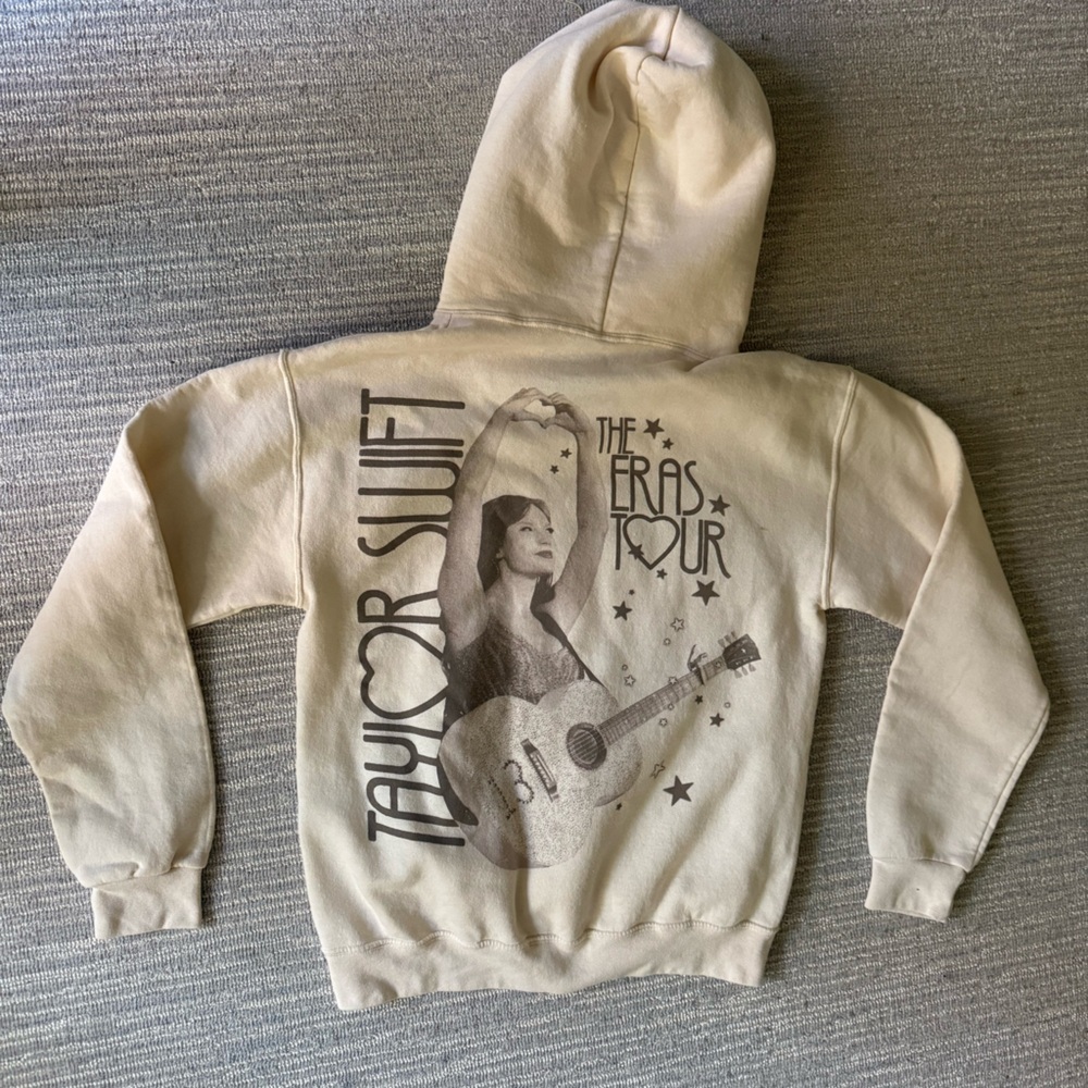 Taylor Swift Eras Tour Heart Photo Hoodie size Small - Picture 3 of 5